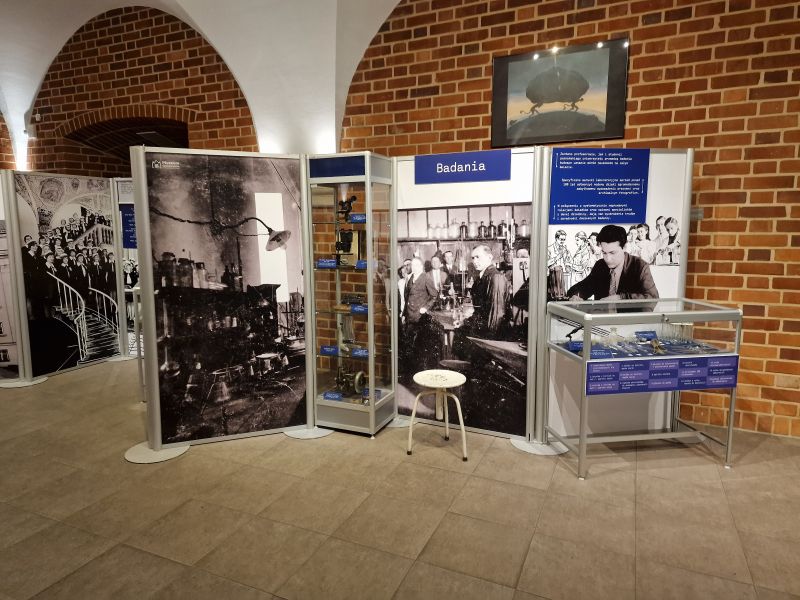 Muzeum Stanisława Staszica w Pile i Muzeum Uniwersytetu im. Adama Mickiewicza w Poznaniu zapraszają na wystawę „Sto 5”!